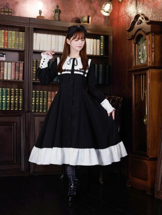 A Gothic & Lolita style of fashion in Japan. 