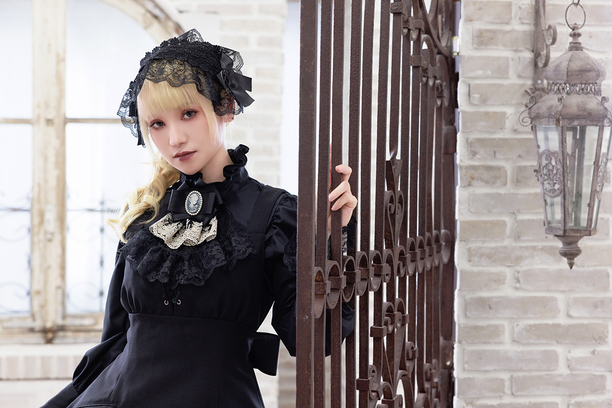 A Gothic & Lolita style of fashion in Japan. 